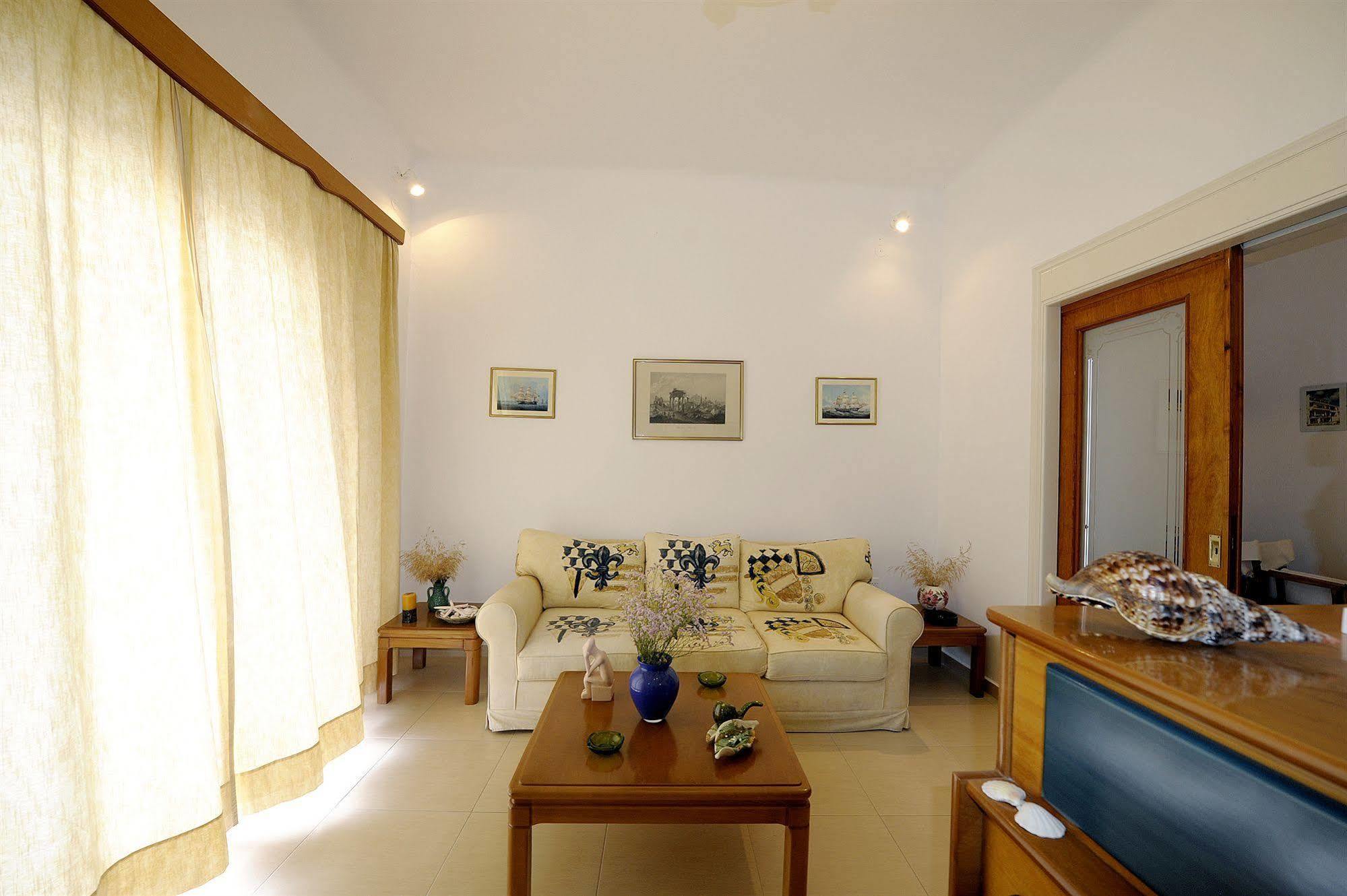 Corali Hotel Adamantas  Екстериор снимка