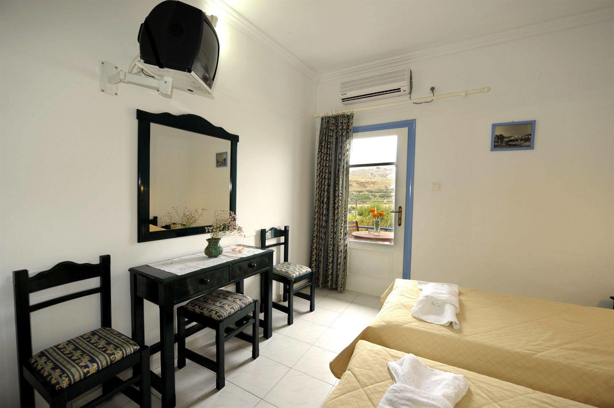 Corali Hotel Adamantas  Екстериор снимка